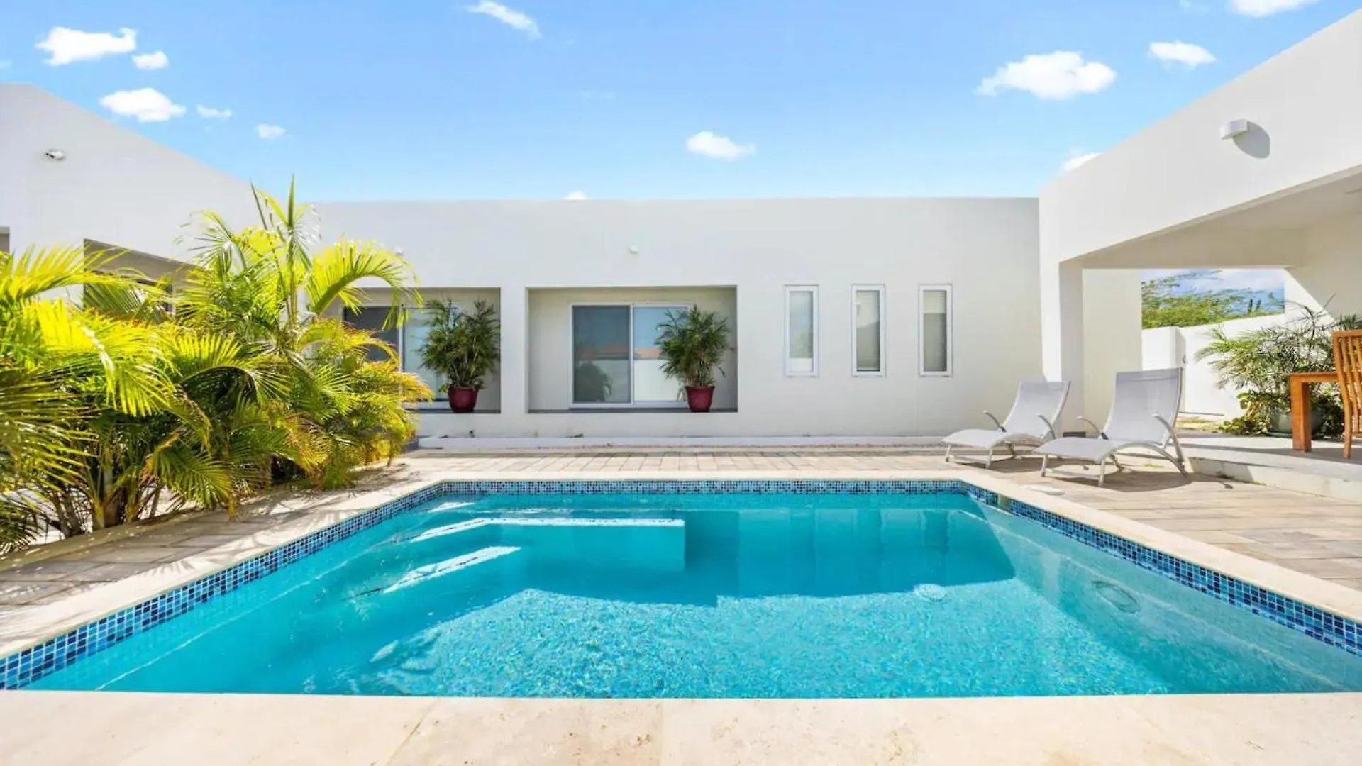Aparthotel Luxurious Villa In Noord, Aruba Palm Beach Aruba